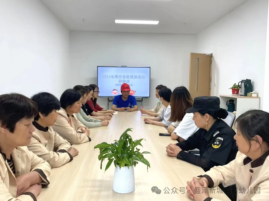 电梯.jpg 电梯.jpg